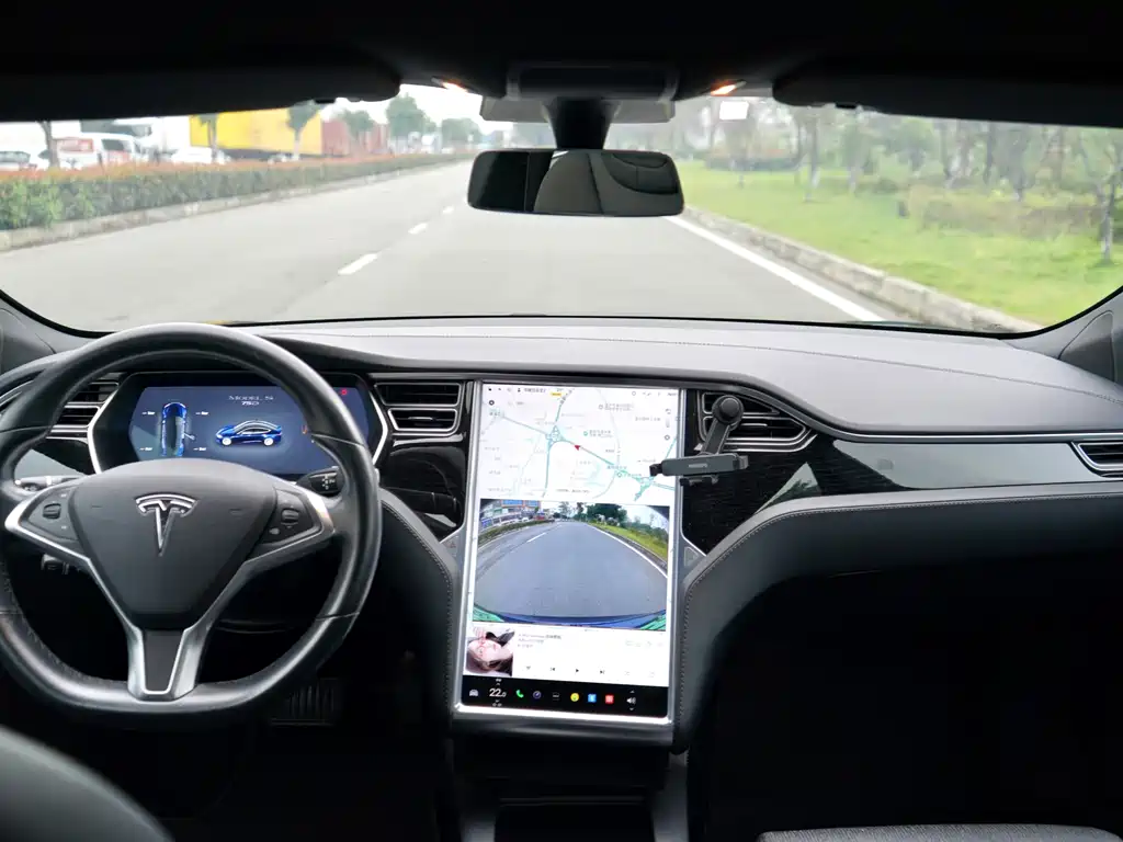 Tesla Model S — миниатюра 14