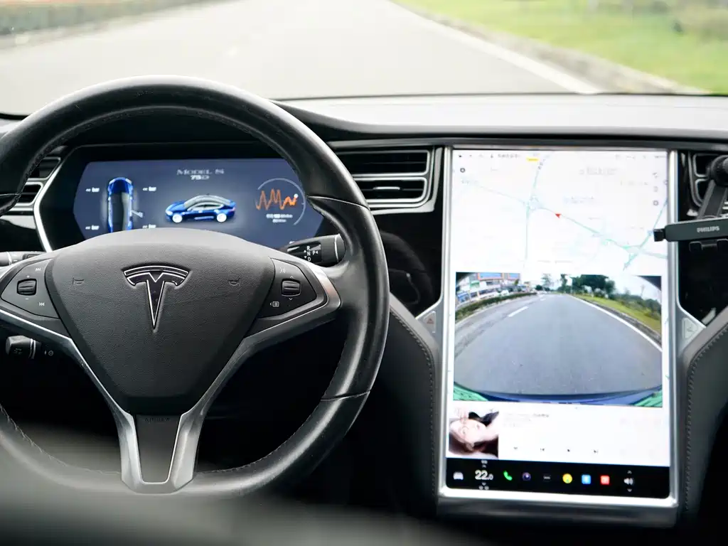 Tesla Model S — миниатюра 15