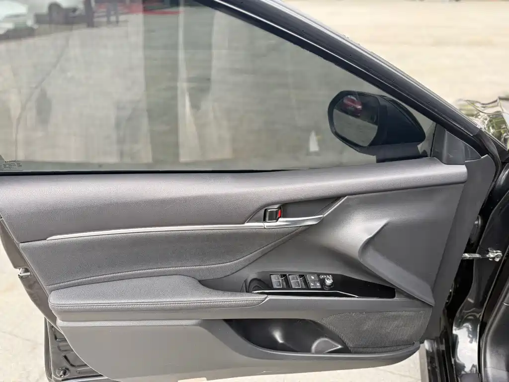 Toyota Camry 2021 2.0G Luxury