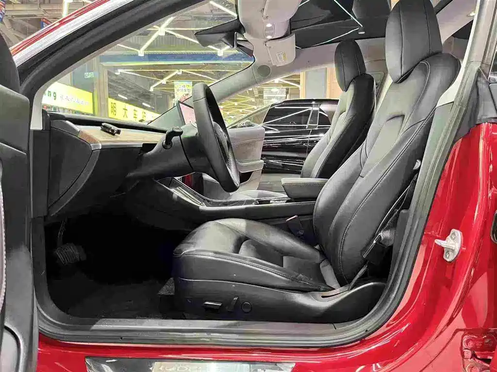 Tesla Model 3 — миниатюра 3