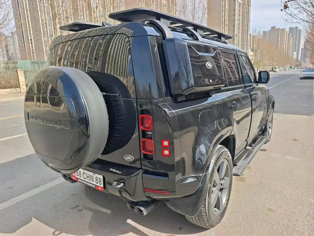 LAND ROVER DEFENDER