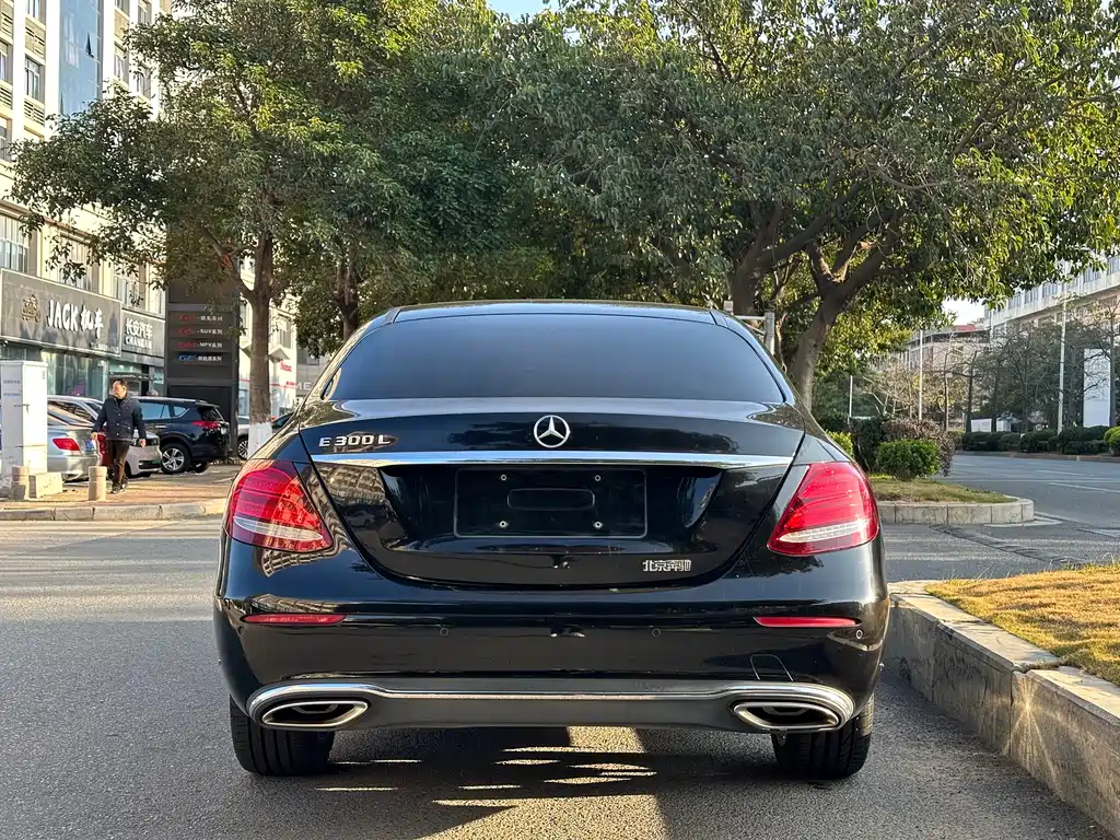 MERCEDES-BENZ E CLASS
