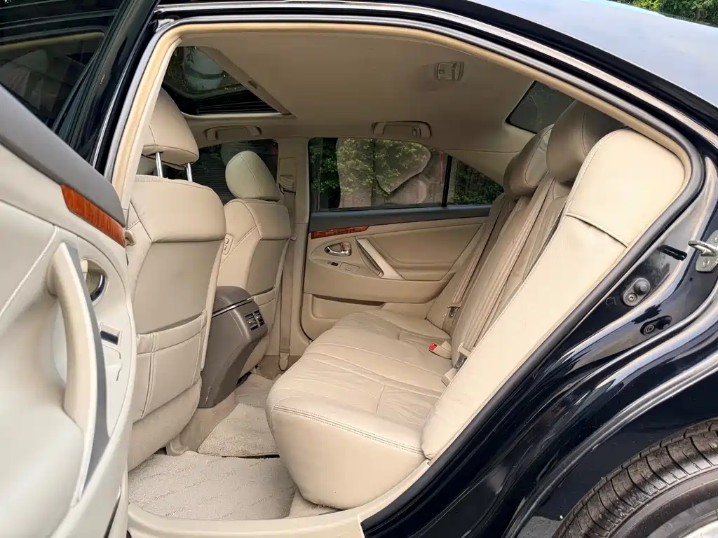 Toyota Camry — миниатюра 5