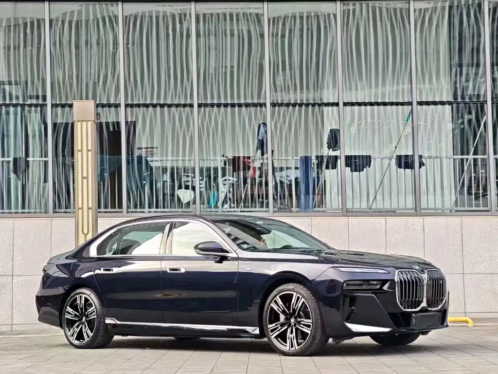 BMW i7 — миниатюра 3