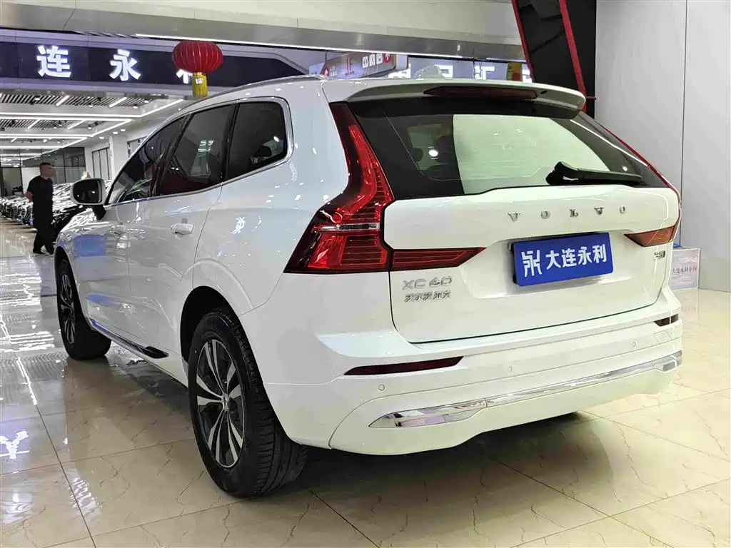 Volvo XC60 2022 — фото 16