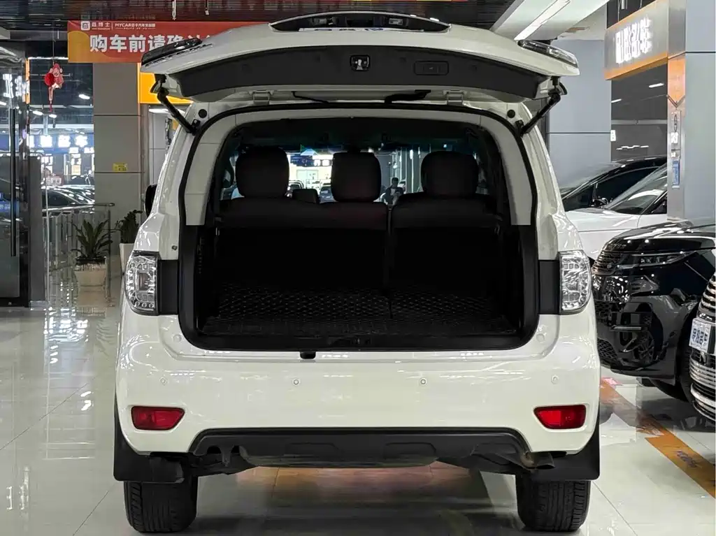 Nissan Patrol — миниатюра 6