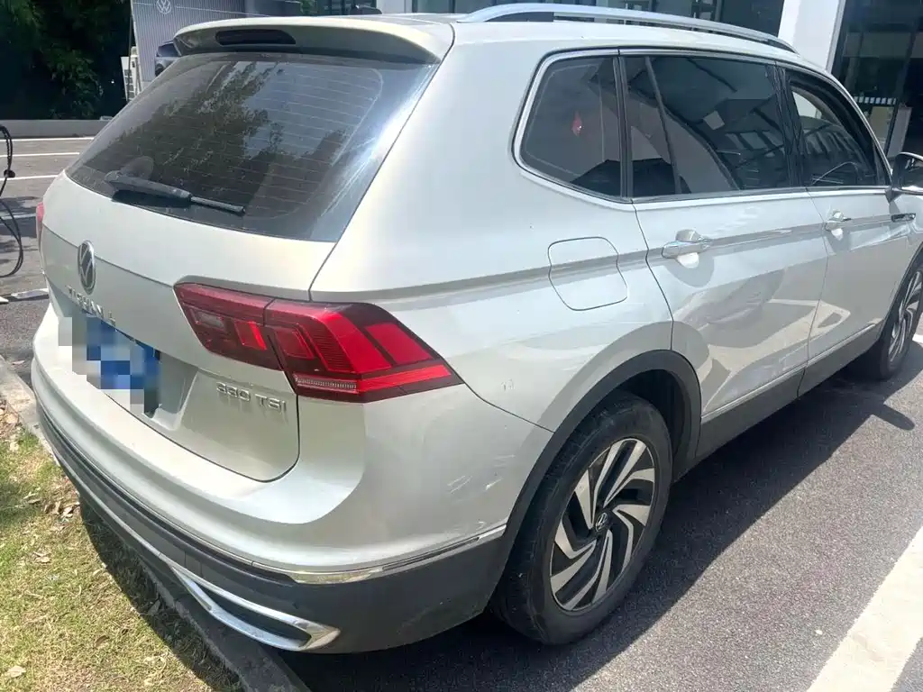Volkswagen Tiguan L L 2022 330TSI AT Smart