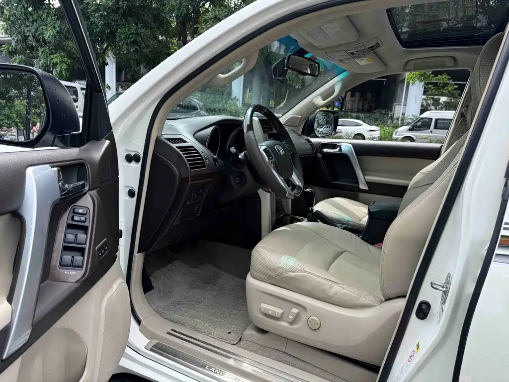 Toyota Land Cruiser Prado 2010 4.0L AT VX NAVI