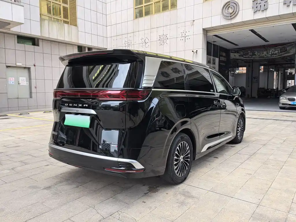 Denza D9 2025 DM-i Smart Drive 1020 Flagship