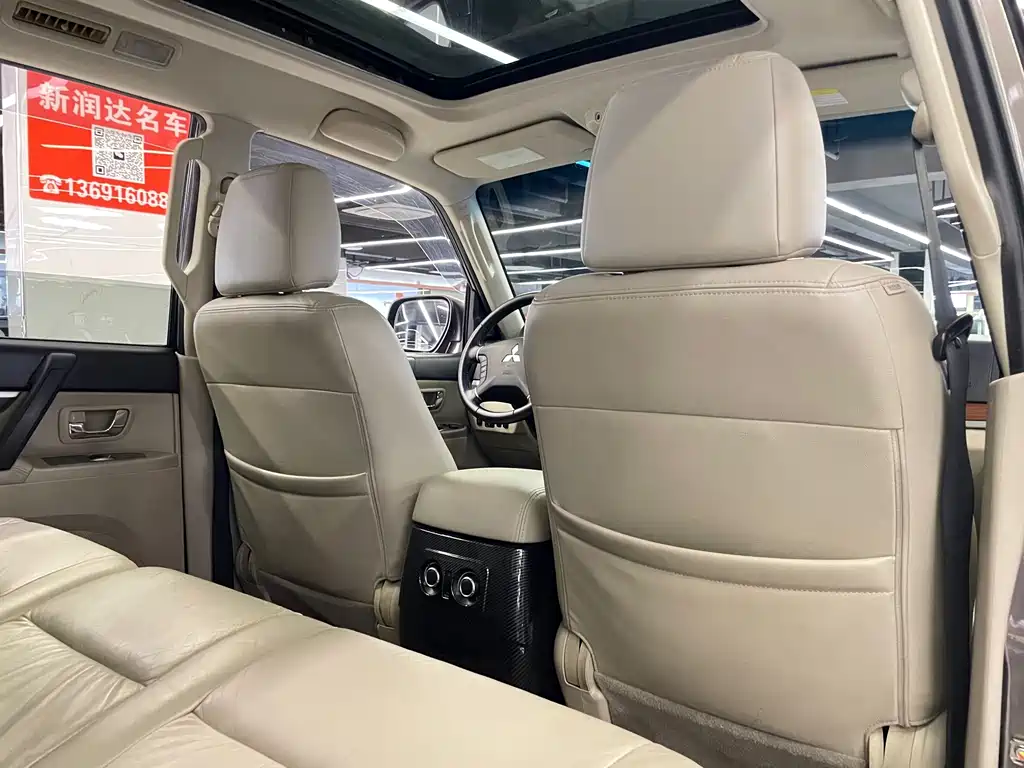 Mitsubishi Pajero (Import) — миниатюра 10