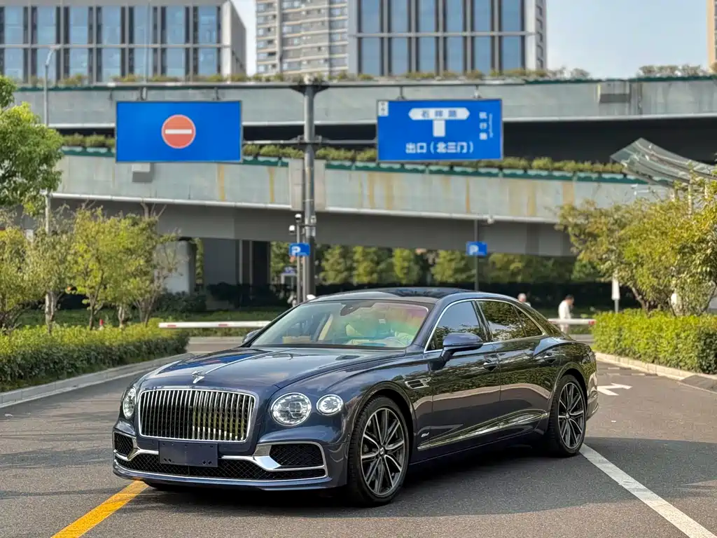Bentley Flying Spur PHEV — миниатюра 3