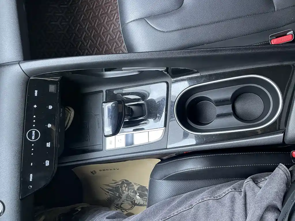 Hyundai Elantra 2022 1.5L CVT LUX Luxury