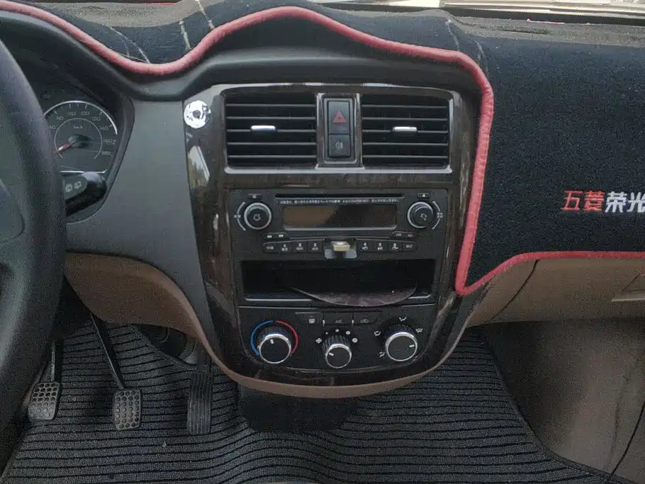 Wuling Rongguang — миниатюра 13