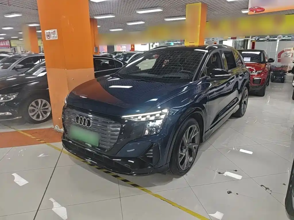 奥迪Q5 e-tron 2022款 50 e-tron quattro 荣耀型 锦衣套装 逐日版 2023