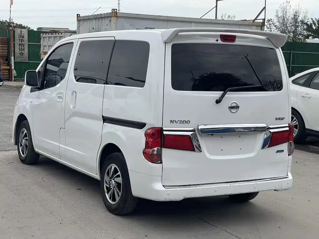 Nissan NV200 — миниатюра 10