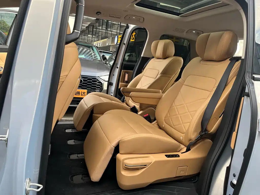 GAC Motor 传祺E8 PHEV — миниатюра 12