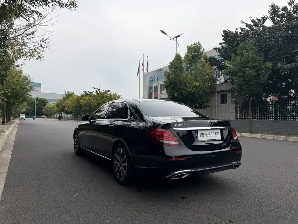 Mercedes-Benz E-Class — миниатюра 6