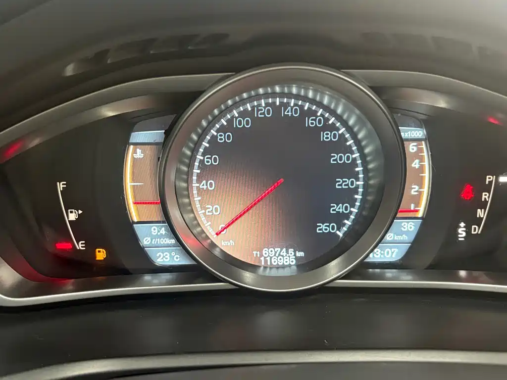Volvo V40 — миниатюра 13