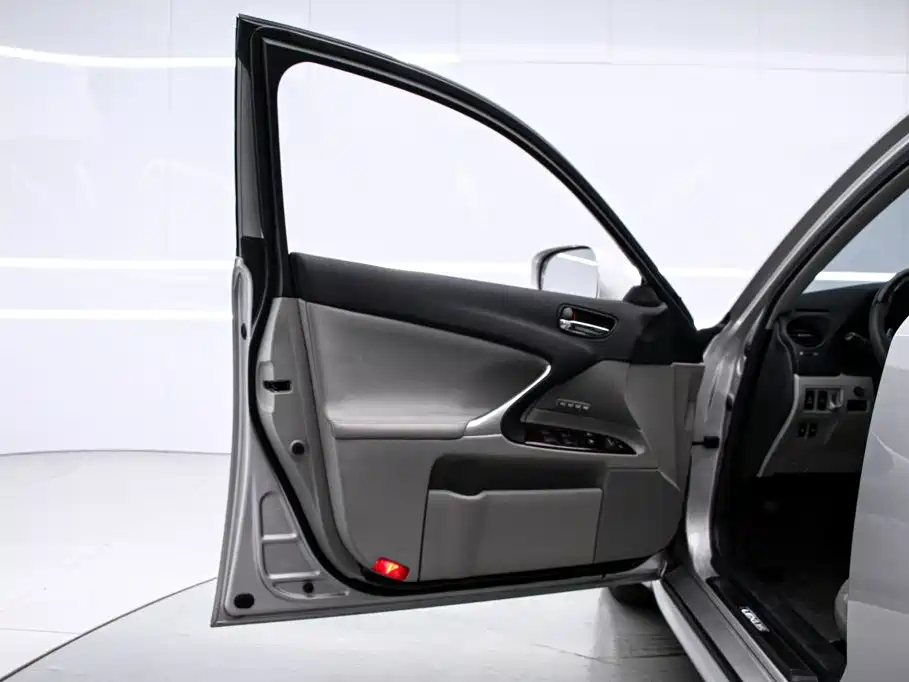 Lexus IS — миниатюра 12