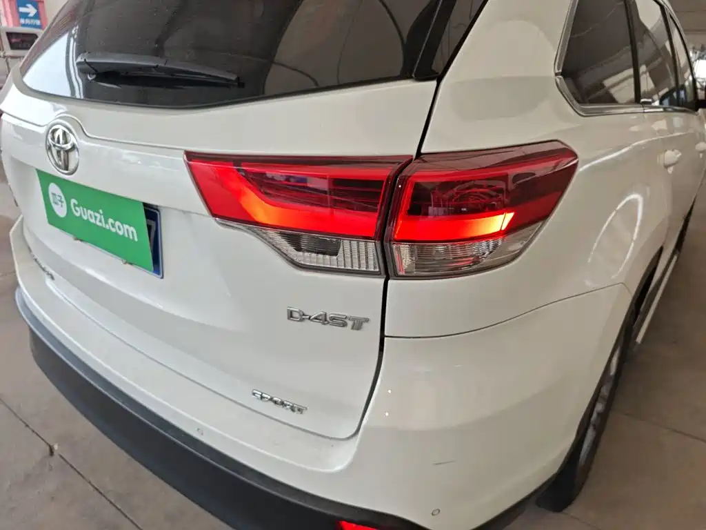 Toyota Highlander 2018 2.0T Luxury 7 мест V