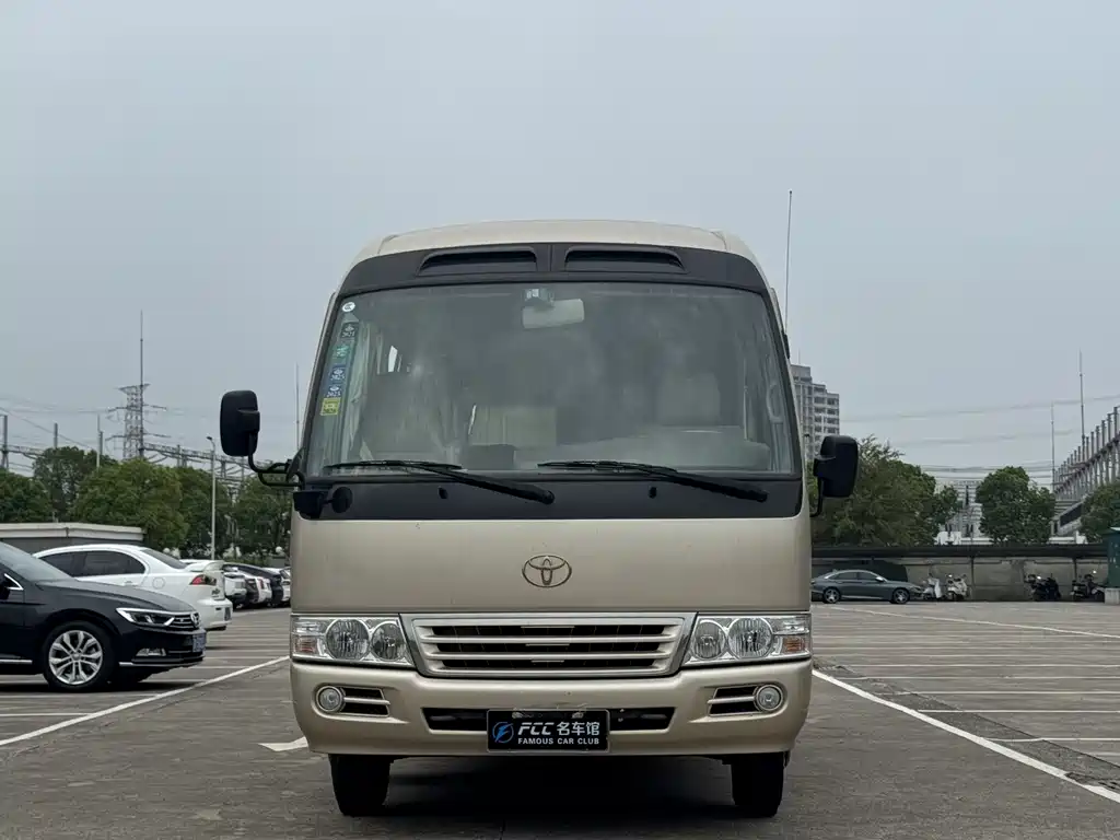 Toyota Coaster — миниатюра 2