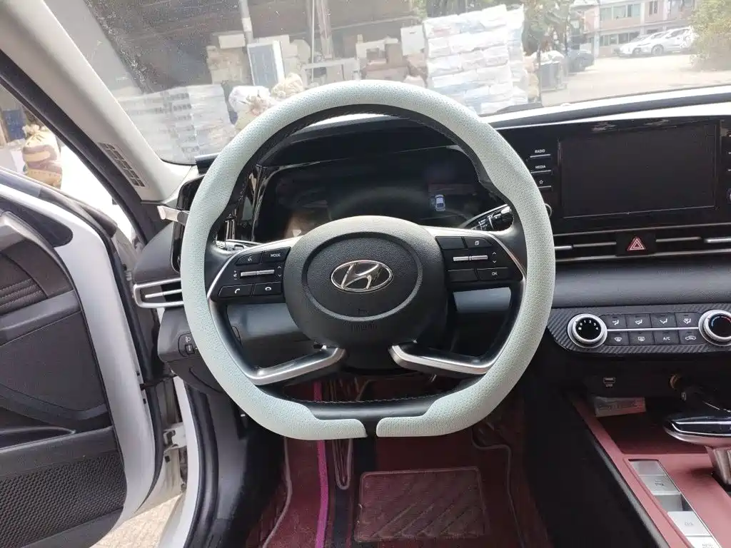 Hyundai Elantra — миниатюра 6