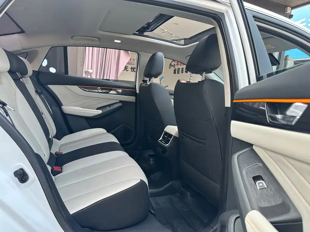 DONGFENG YI HYUN MAX