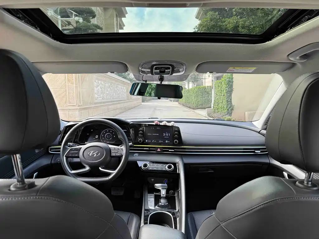 Hyundai Elantra 2021 1.5L CVT LUX Luxury
