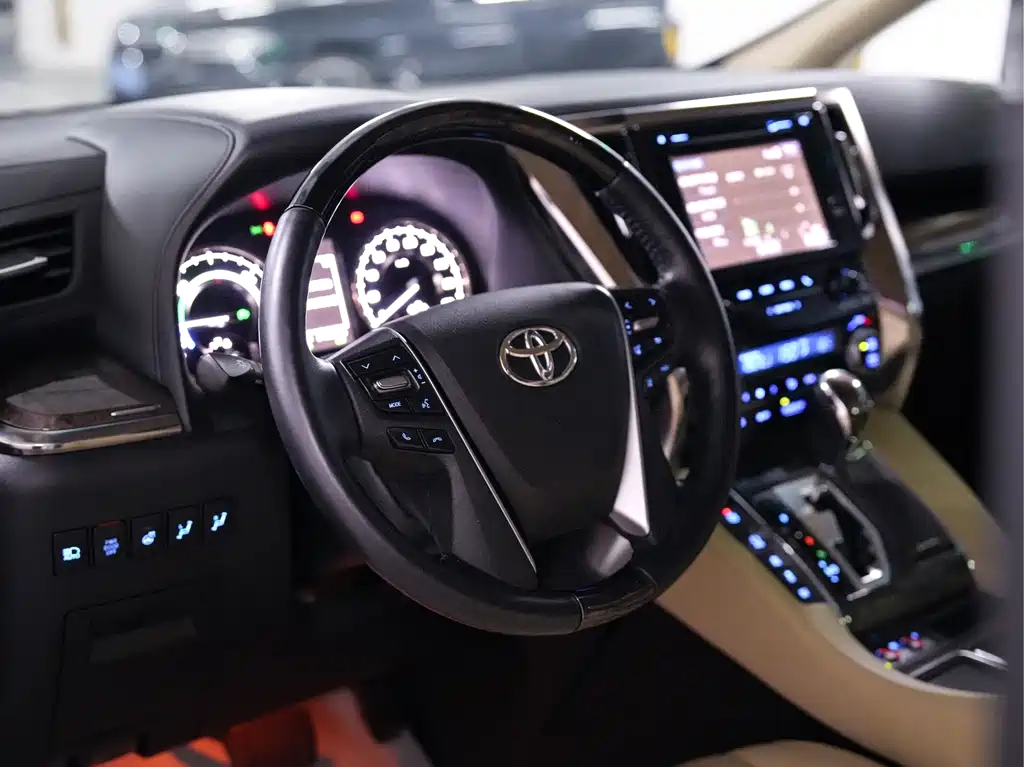 Toyota Alphard — миниатюра 9