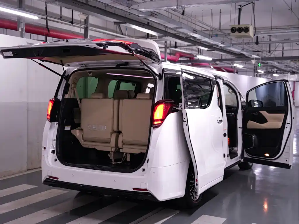 Toyota Alphard — миниатюра 22