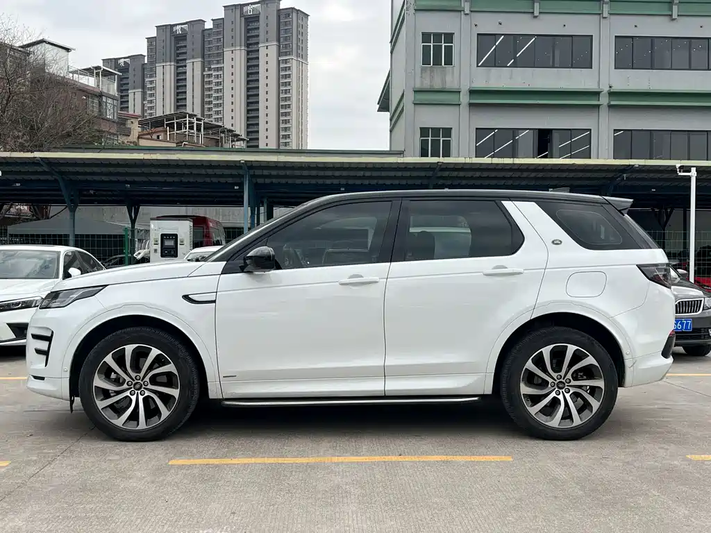 LAND ROVER DISCOVER NEW ENERGY SOURCES FOR SPORTS