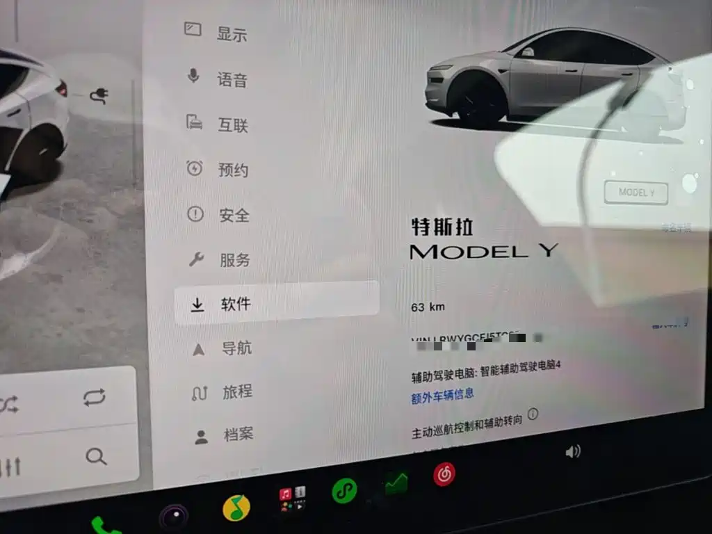 Tesla Model Y — миниатюра 12
