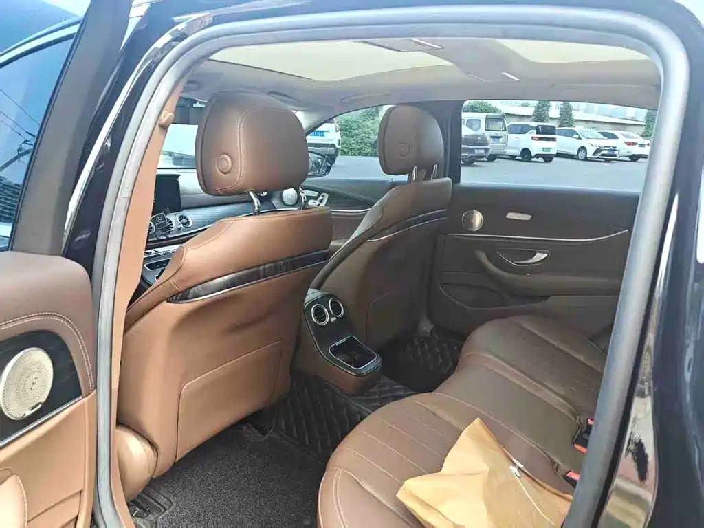 Mercedes-Benz E-Class — миниатюра 4