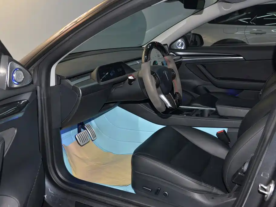Tesla Model 3 — миниатюра 10
