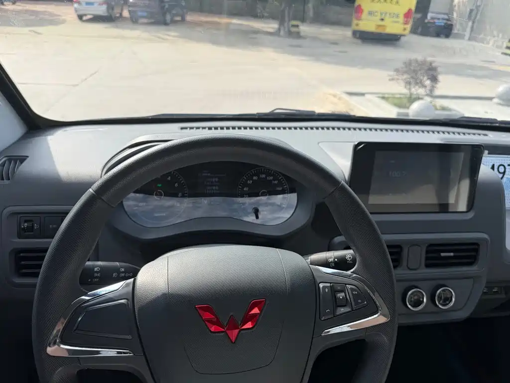 Wuling Yangguang — миниатюра 11
