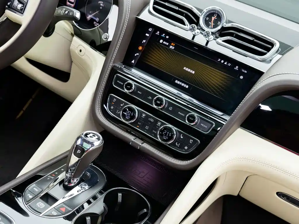 Bentley Bentayga PHEV — миниатюра 18