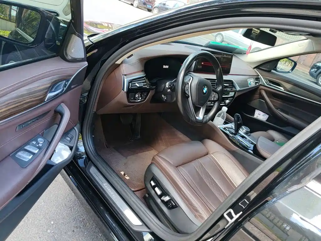 BMW 5 Series — миниатюра 14
