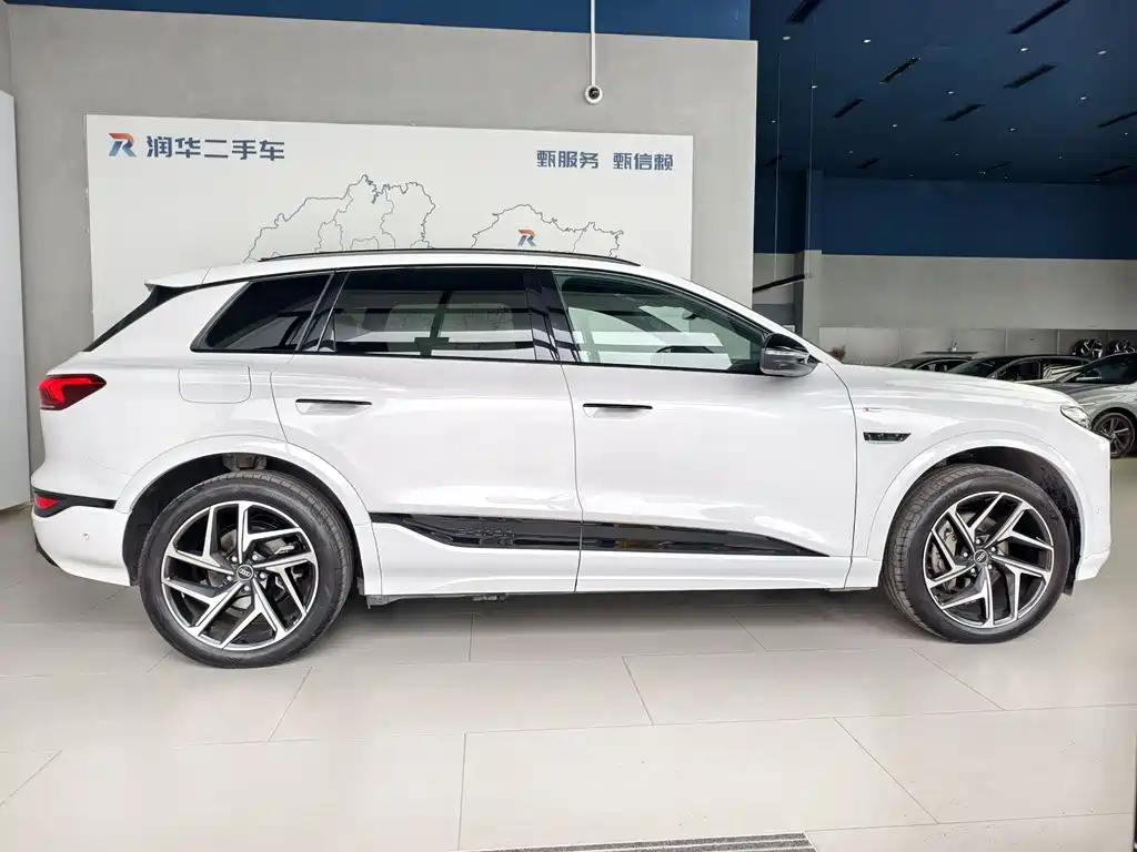 Audi Q6L e-tron