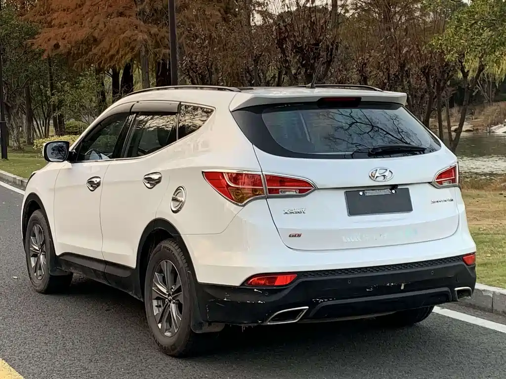Hyundai Santa Fe 2015 2.4L AT 5 мест
