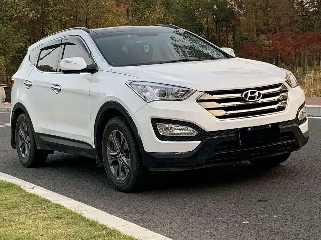 Hyundai Santa Fe 2015 2.4L AT 5 мест