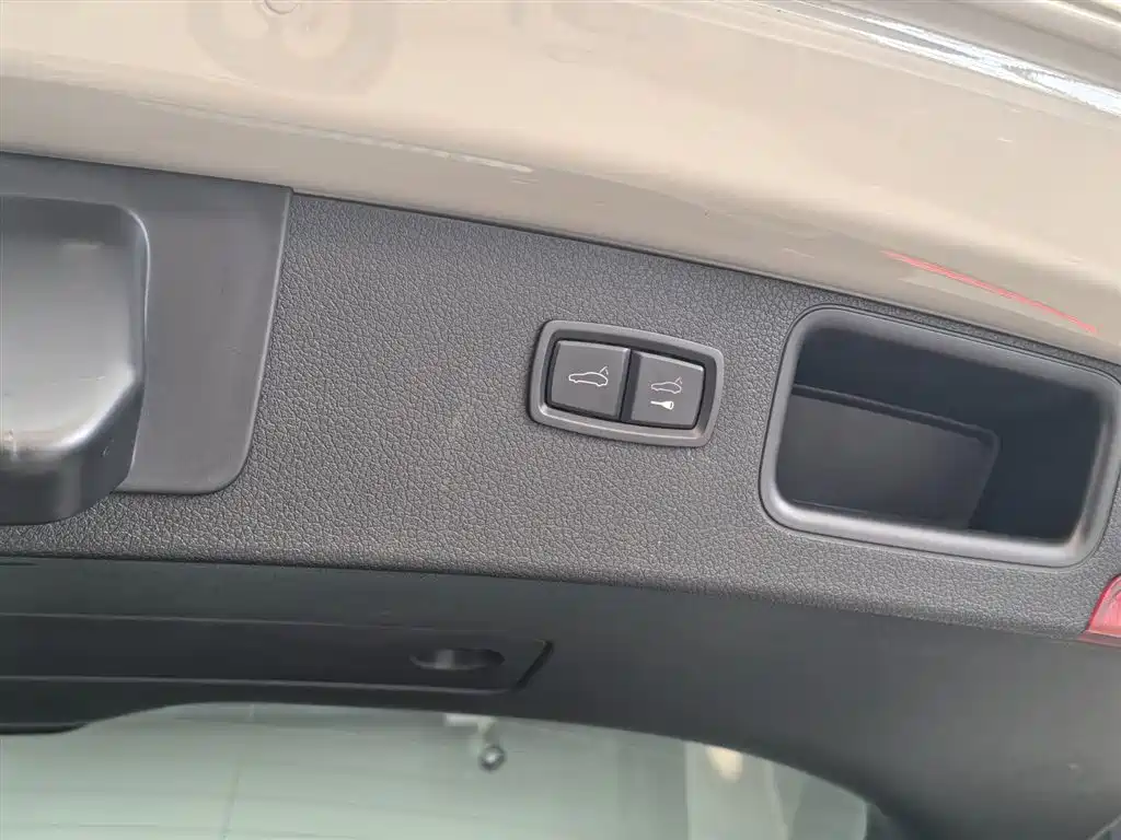 Porsche Macan — миниатюра 15