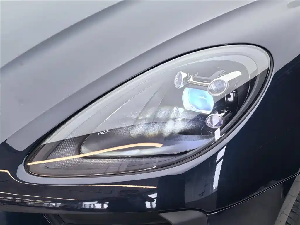 Porsche Macan — миниатюра 9
