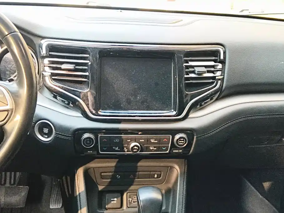 Jeep Grand Commander — миниатюра 13