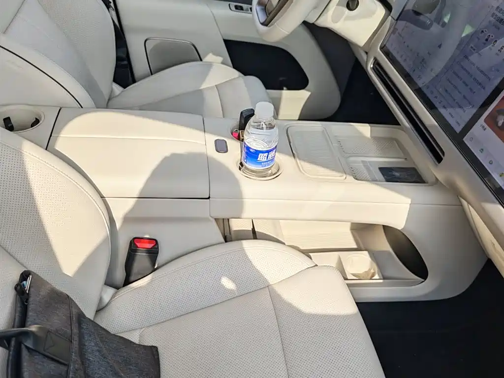 Li Auto i8 2025 Standard