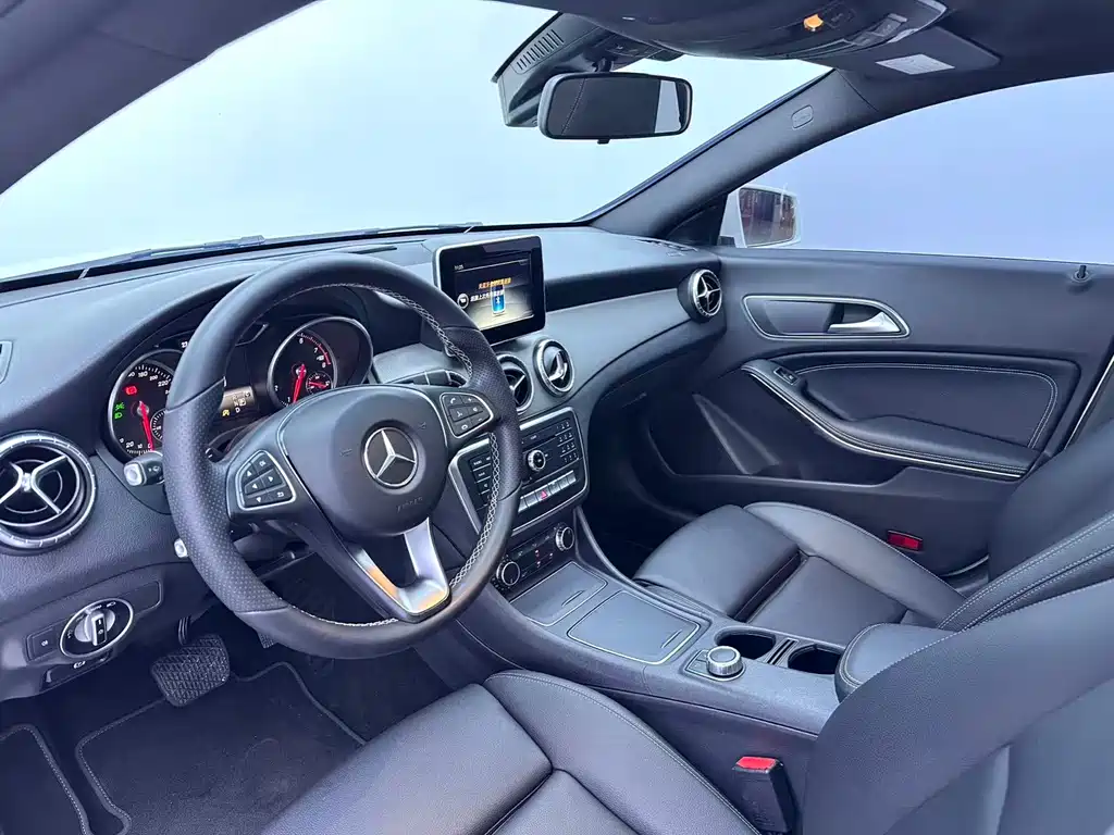 Mercedes-Benz CLA 2017 CLA 200 Fashion