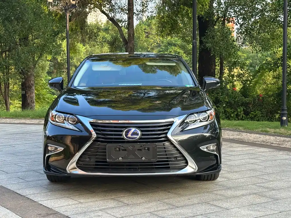 LEXUS  ES