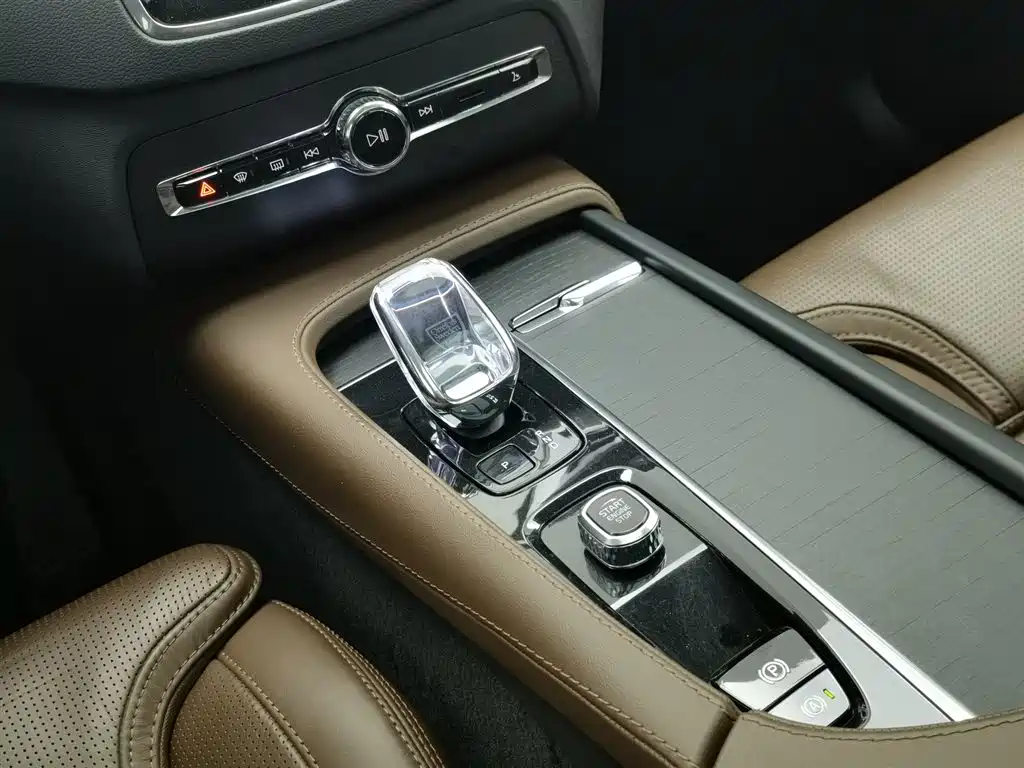 VOLVO XC90 PLUG IN HYBRID