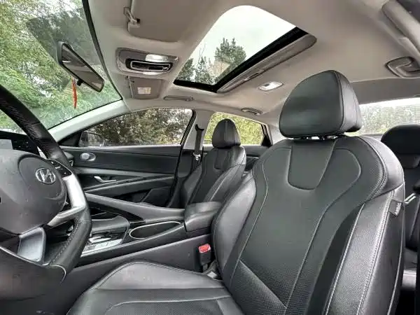 Hyundai Elantra — миниатюра 8