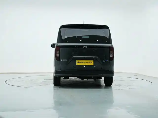 SRM Xinyuan Xiangshang V6 New Energy — миниатюра 4