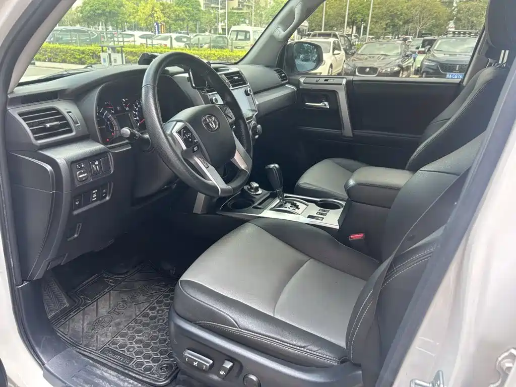 Toyota 4Runner — миниатюра 4